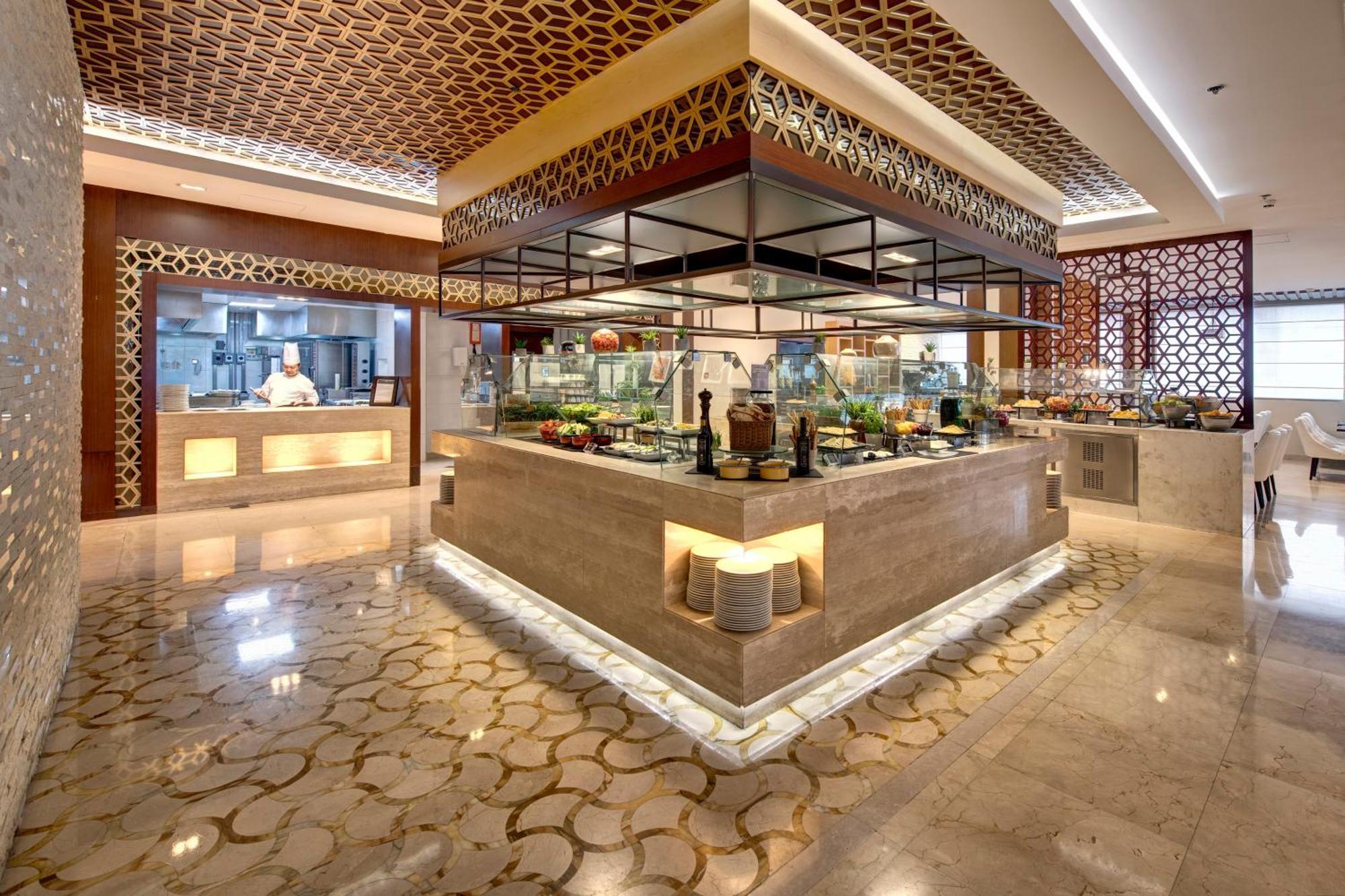 Two Seasons & 4* Dubai