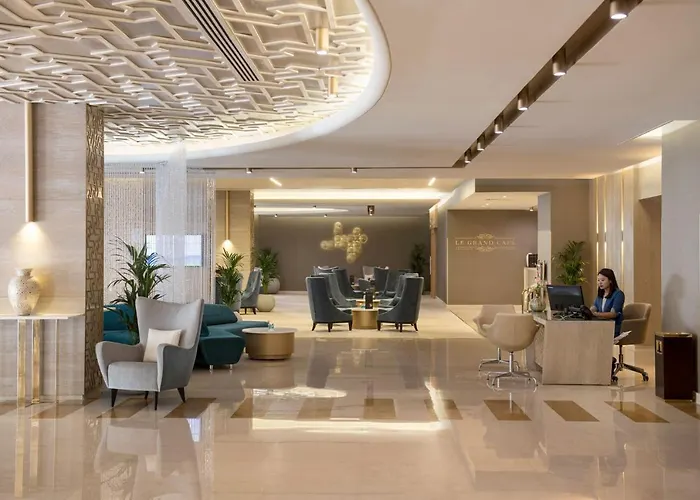 Two Seasons Hotel & Apartments