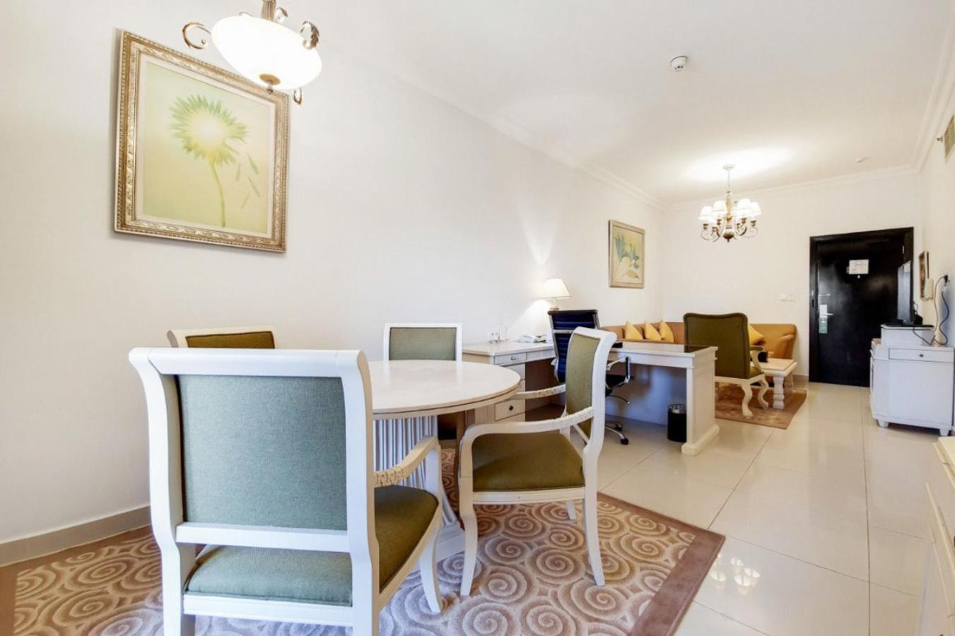 Aparthotel Two Seasons &